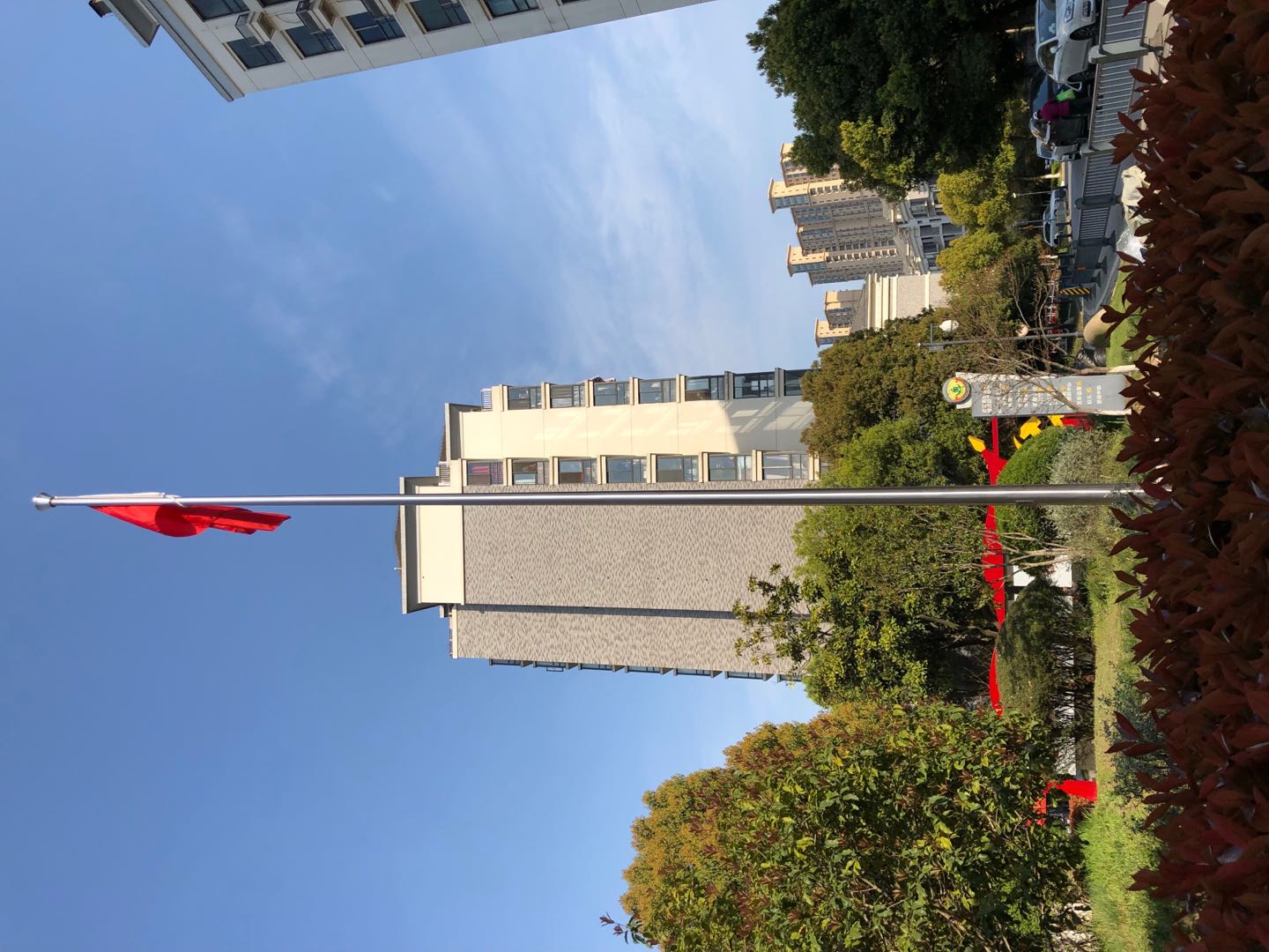 不锈钢旗杆和建筑的高度比例一般是多少？